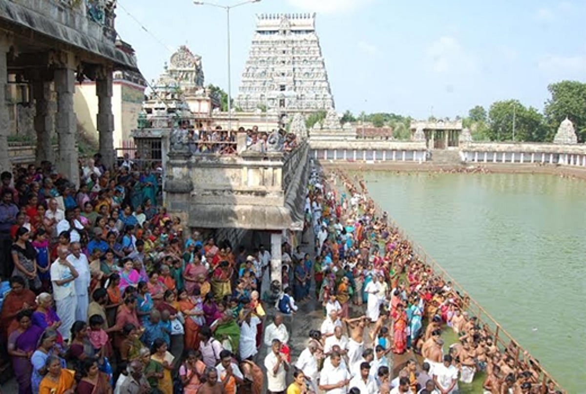 தைப்பூசத்தை முன்னிட்டு நடராஜர் கோயிலில் தீர்த்தவாரி: திரளான மக்கள் பங்கேற்பு